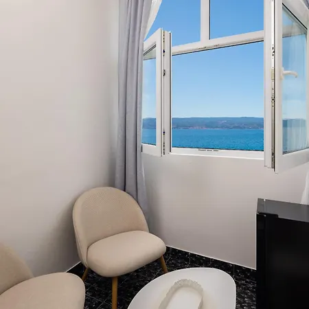 Apartment Lemonade
