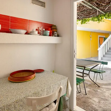 Apartment Lemonade *
