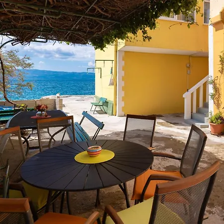 Apartment Lemonade Jesenice (Split-Dalmatia)