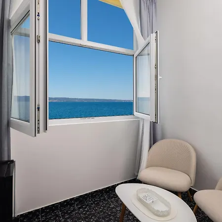 Lemonade Apartment *