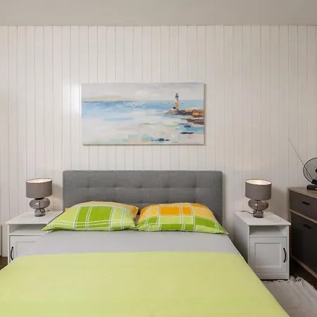 Lemonade Apartment Jesenice (Split-Dalmatia)