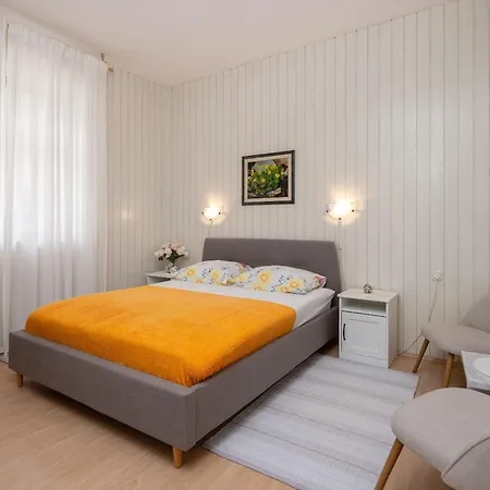Lemonade Apartment Jesenice (Split-Dalmatia)