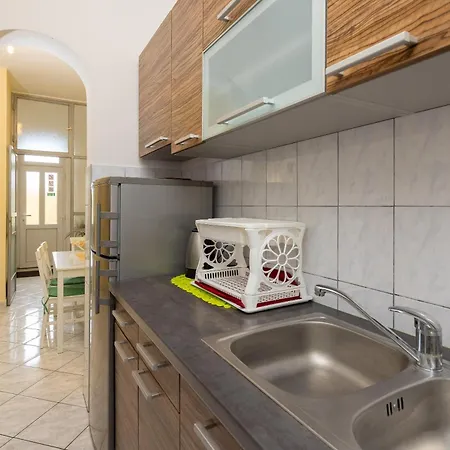 Apartment Lemonade