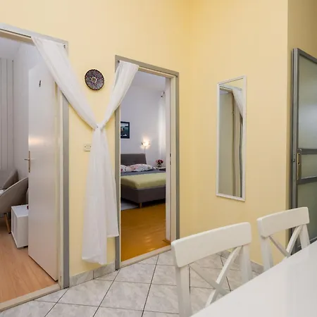 Apartment Lemonade