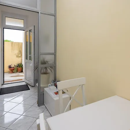 Lemonade Apartment *