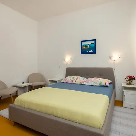 Lemonade Apartment Jesenice (Split-Dalmatia)